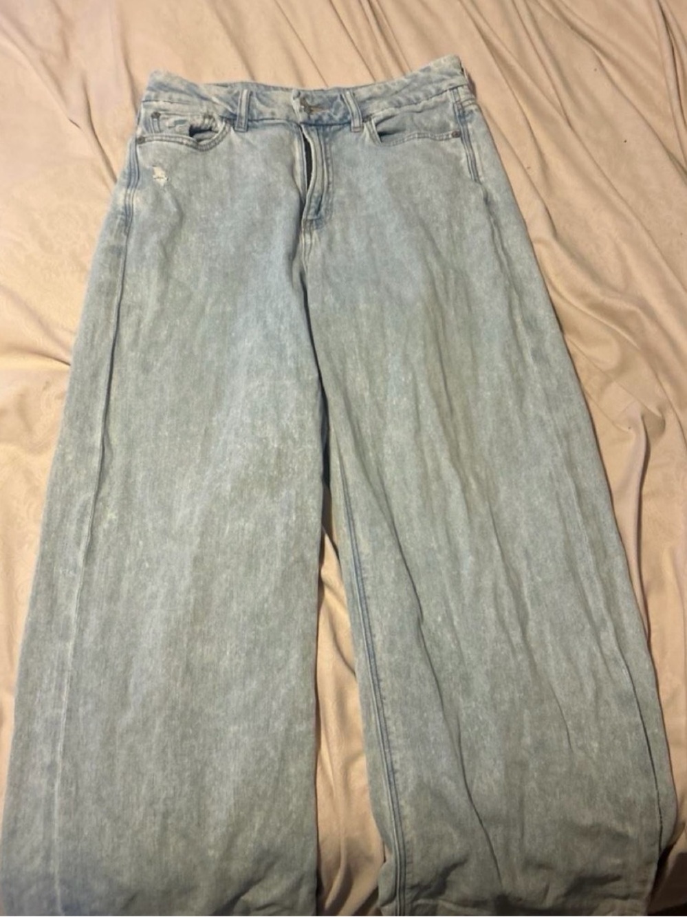Light Wash straight stretchy Jeans - American eagle